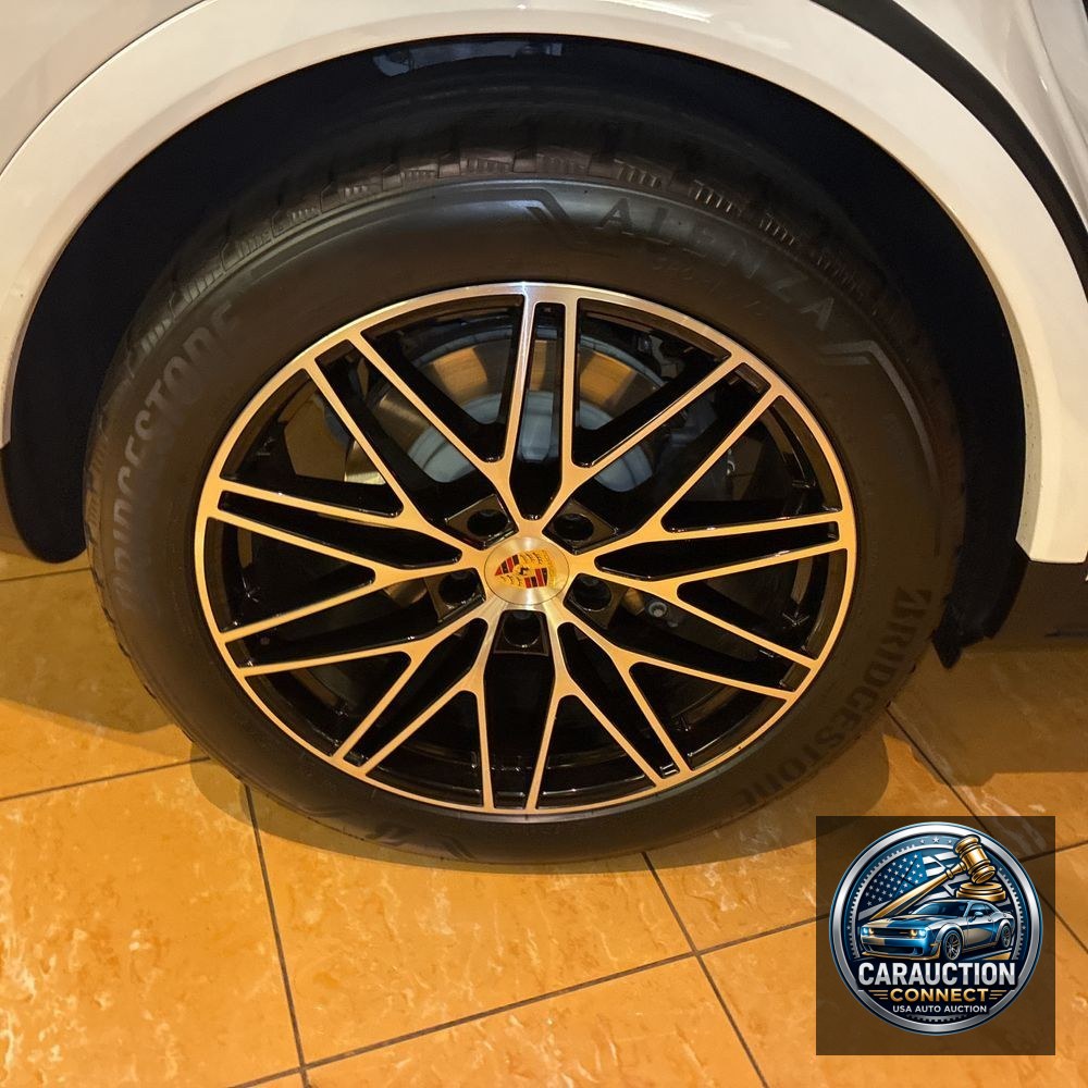 2024 Porsche Cayenne Base