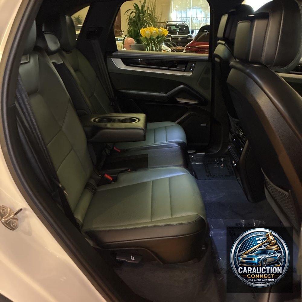 2024 Porsche Cayenne Base