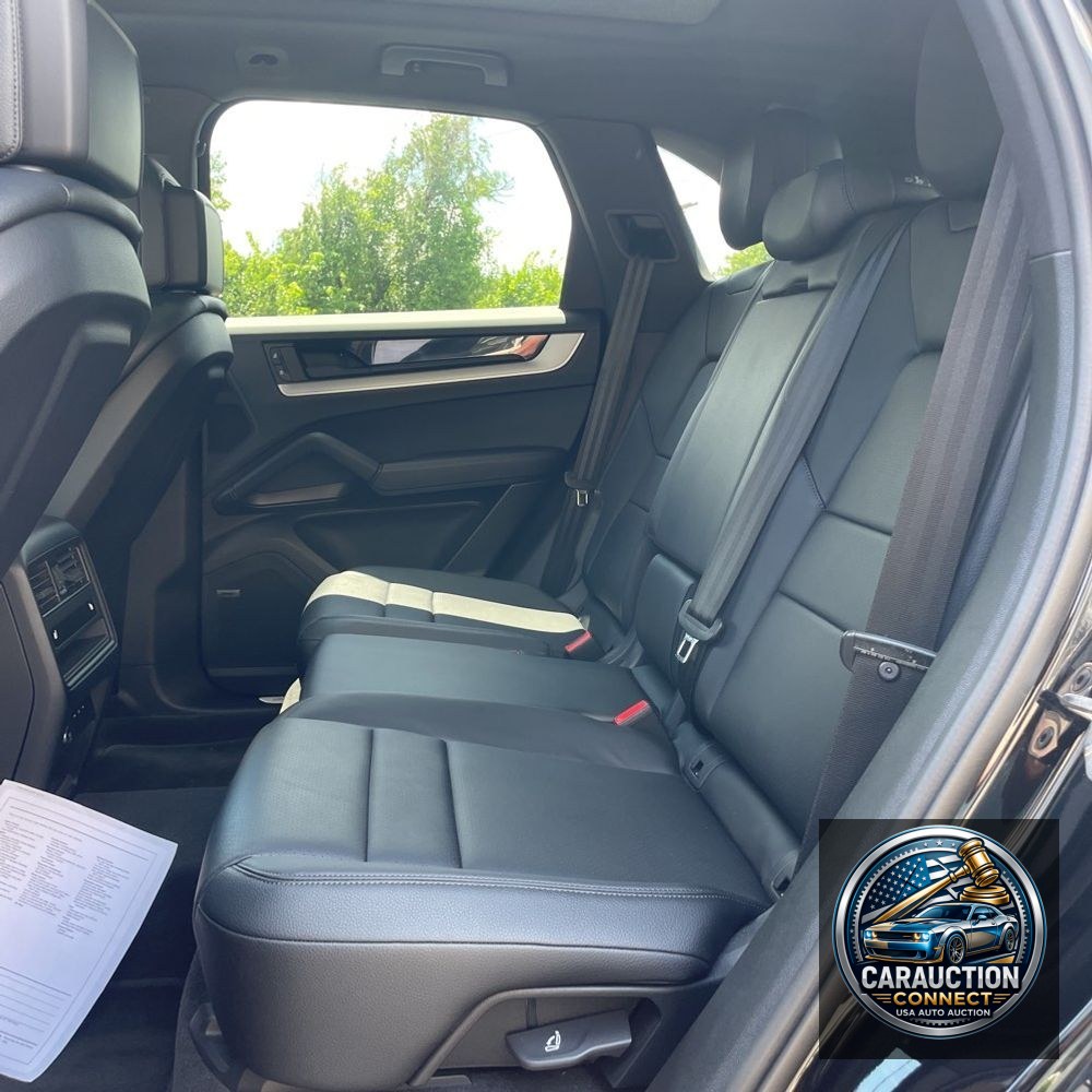 2024 Porsche Cayenne Base