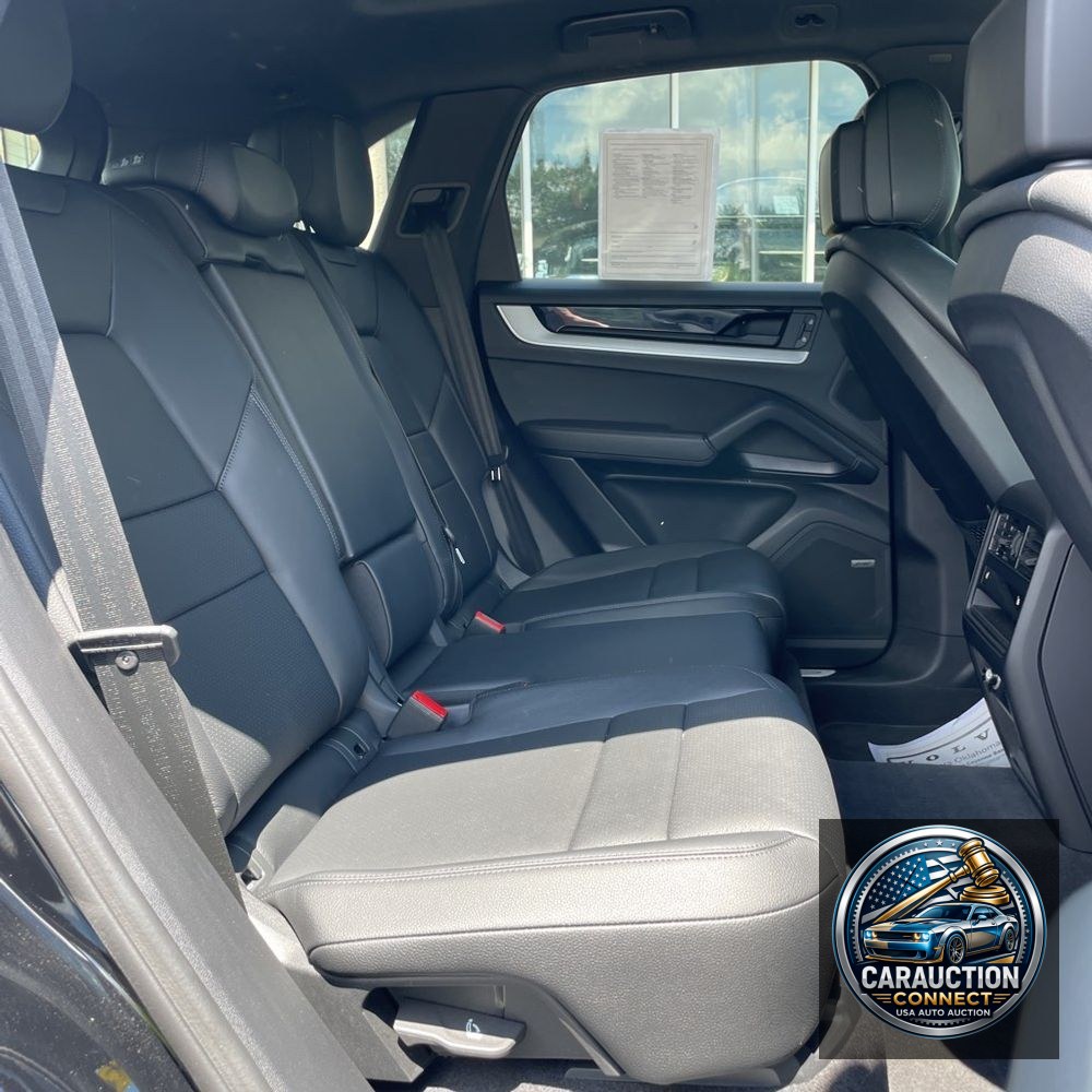 2024 Porsche Cayenne Base