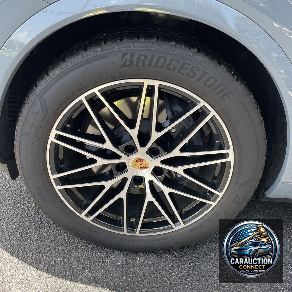 2024 Porsche Cayenne Base