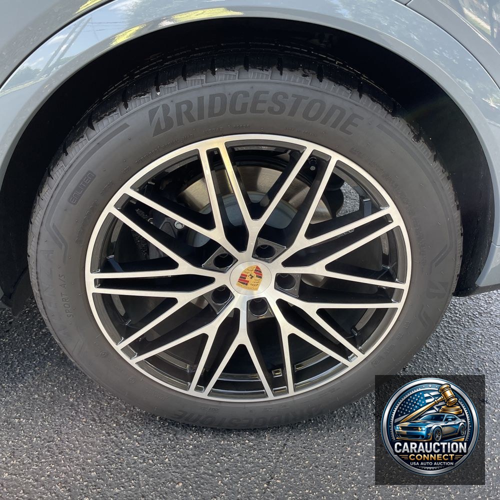 2024 Porsche Cayenne Base