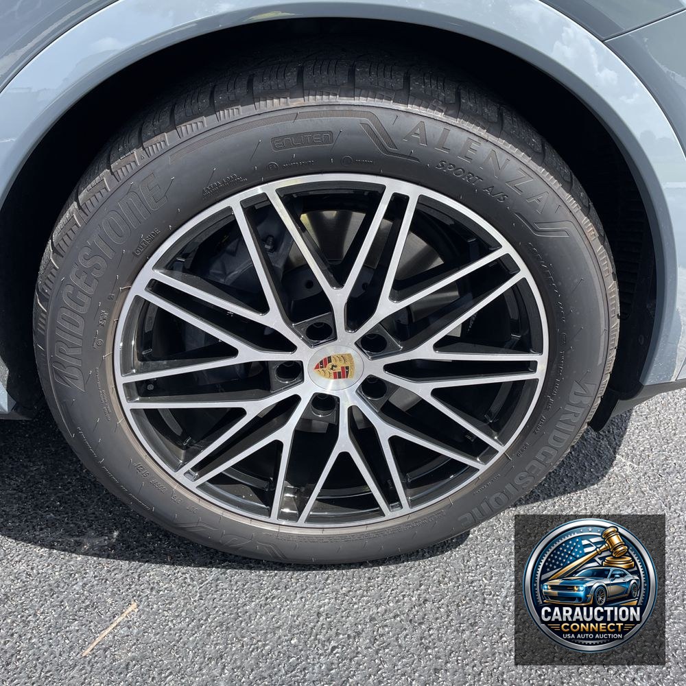 2024 Porsche Cayenne Base
