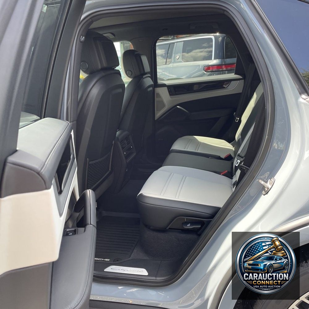 2024 Porsche Cayenne Base