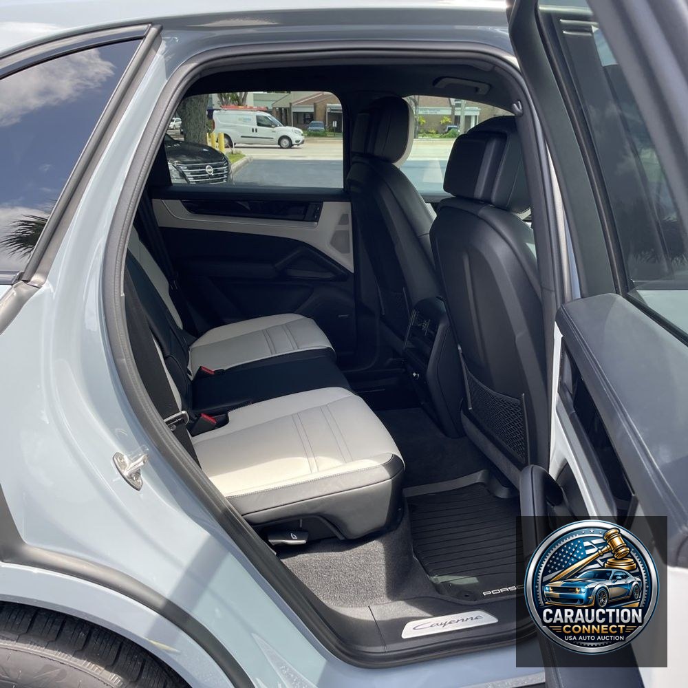 2024 Porsche Cayenne Base