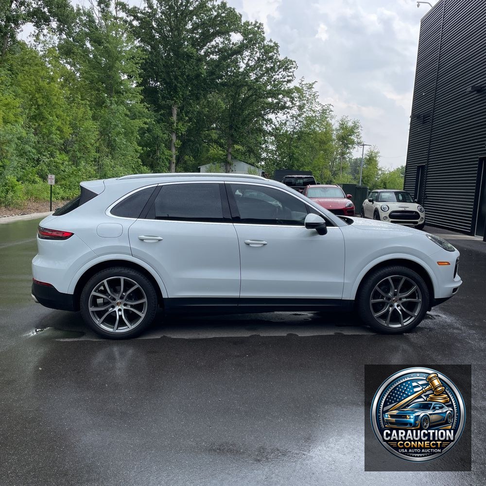 2022 Porsche Cayenne Base