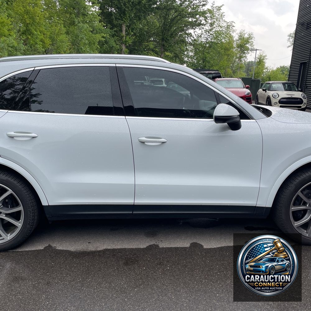 2022 Porsche Cayenne Base