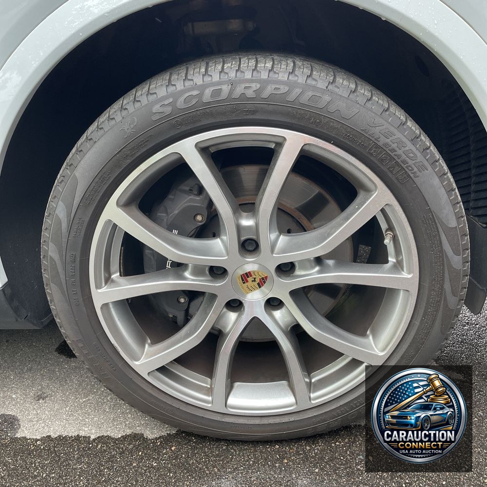 2022 Porsche Cayenne Base