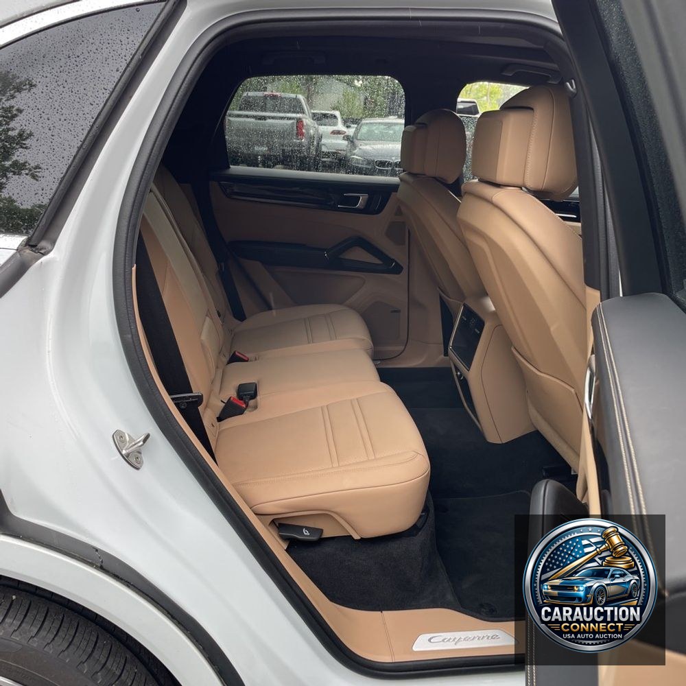 2022 Porsche Cayenne Base