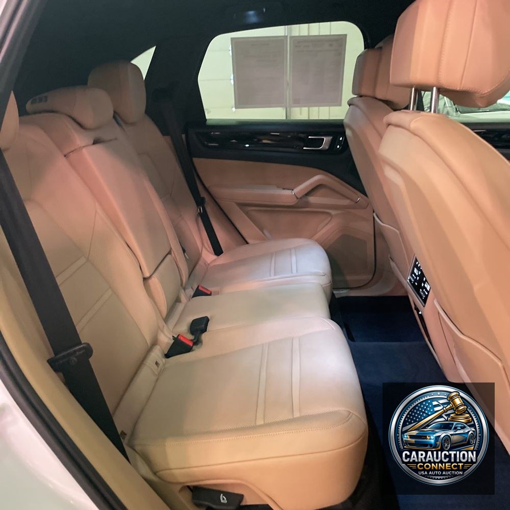 2023 Porsche Cayenne Platinum Edition