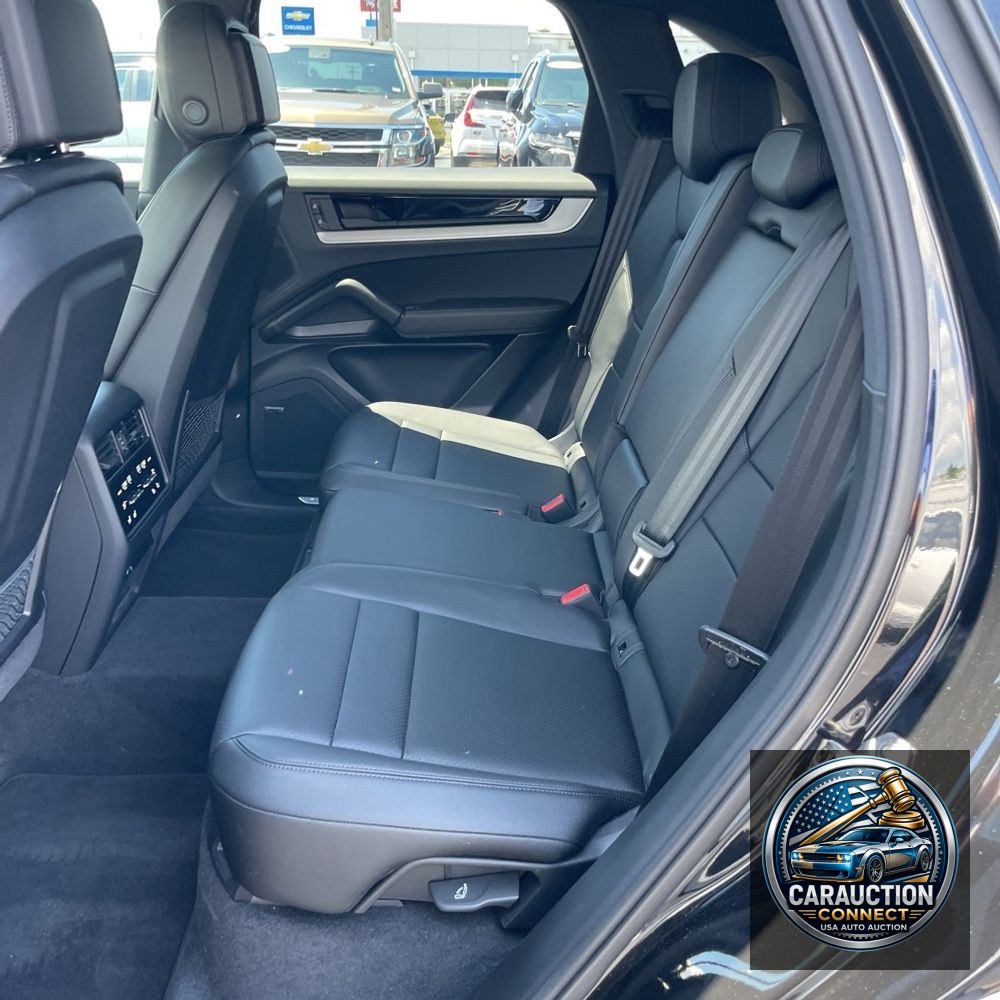 2024 Porsche Cayenne Base