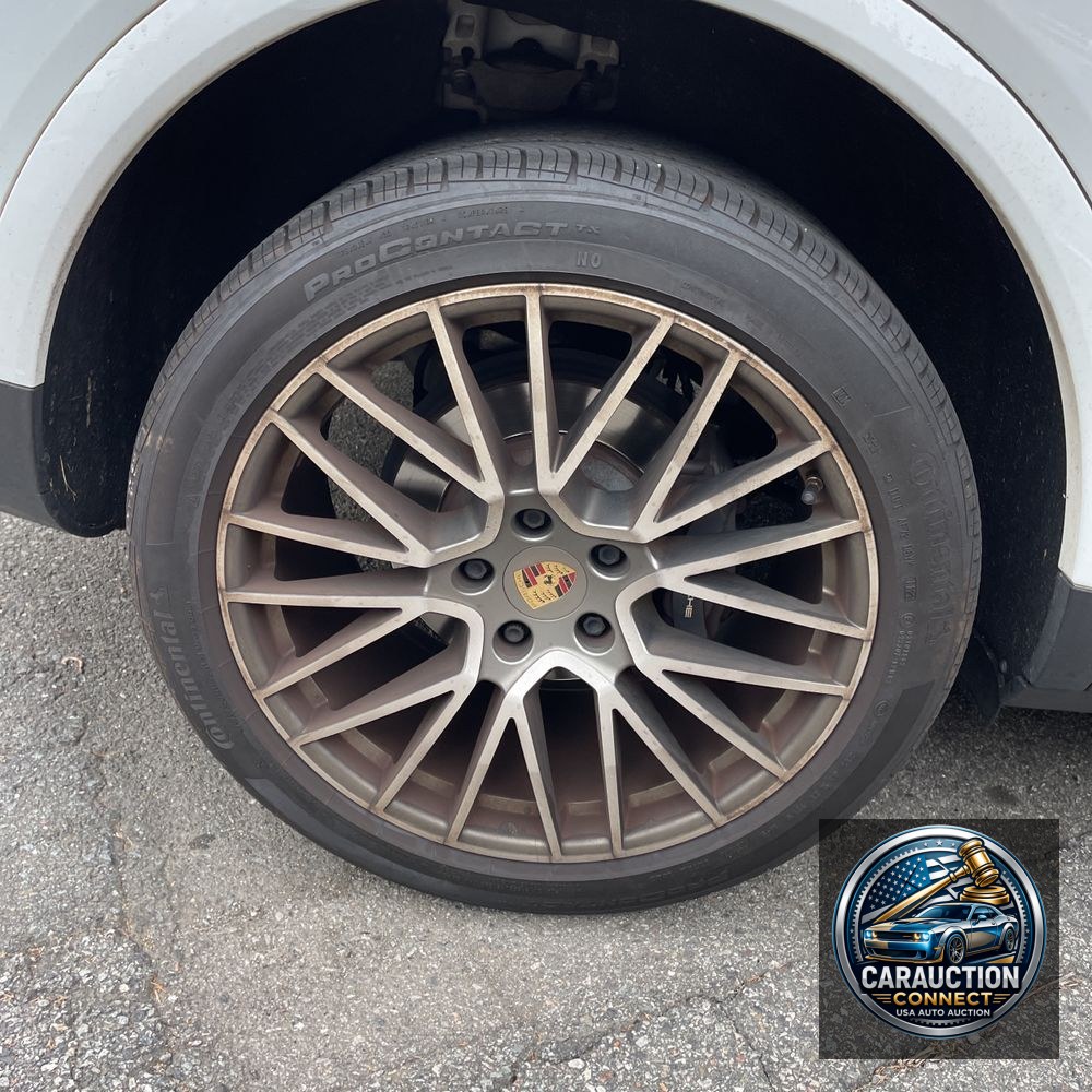 2022 Porsche Cayenne Base