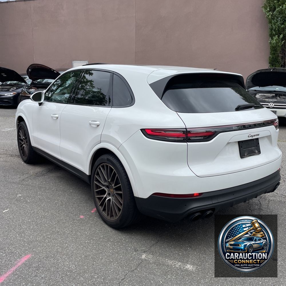 2022 Porsche Cayenne Base