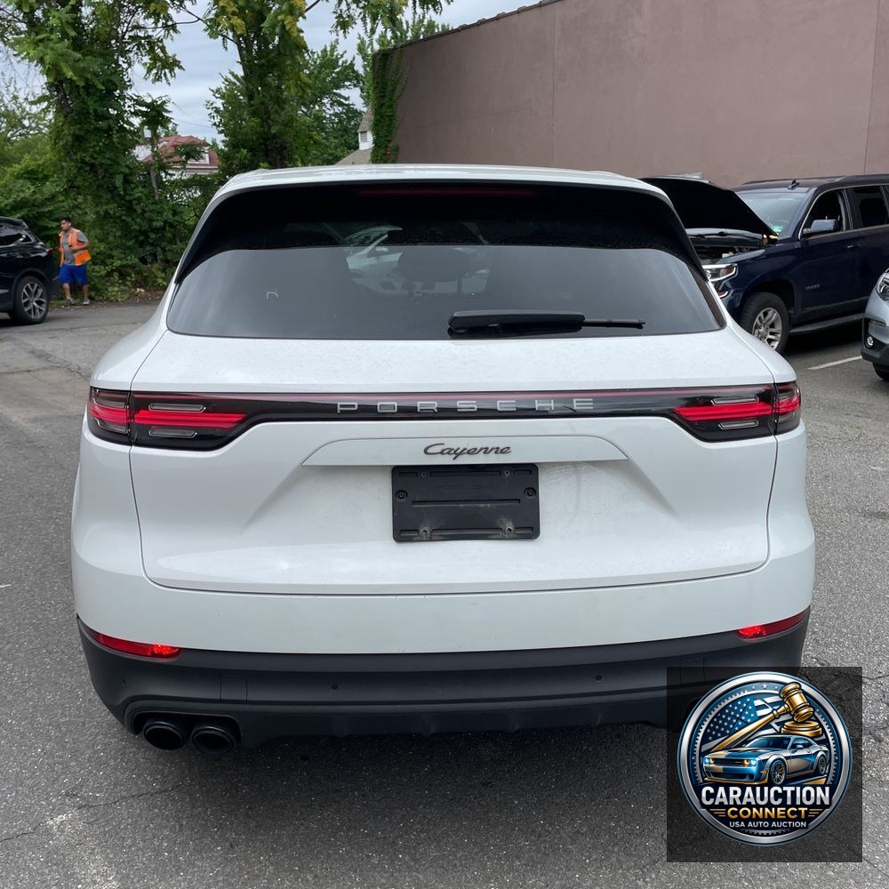 2022 Porsche Cayenne Base