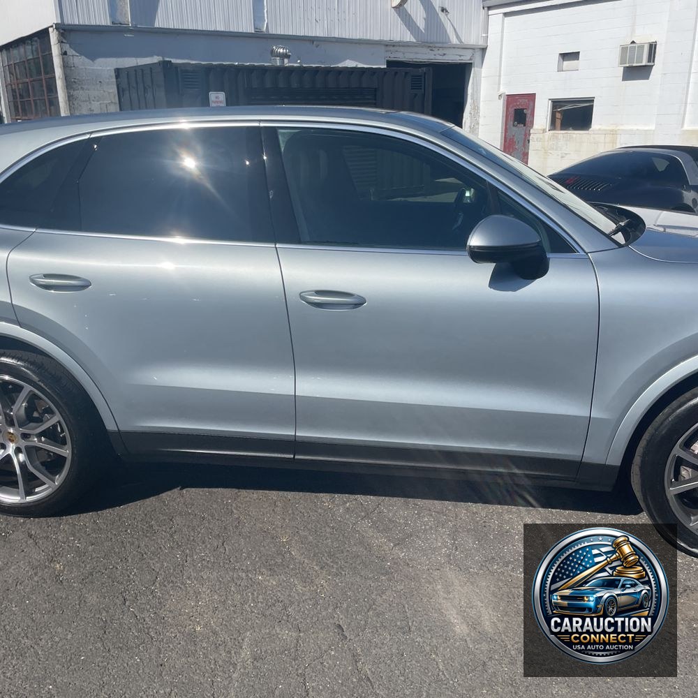 2022 Porsche Cayenne Base