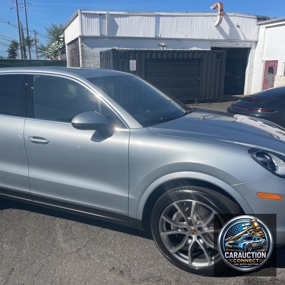 2022 Porsche Cayenne Base