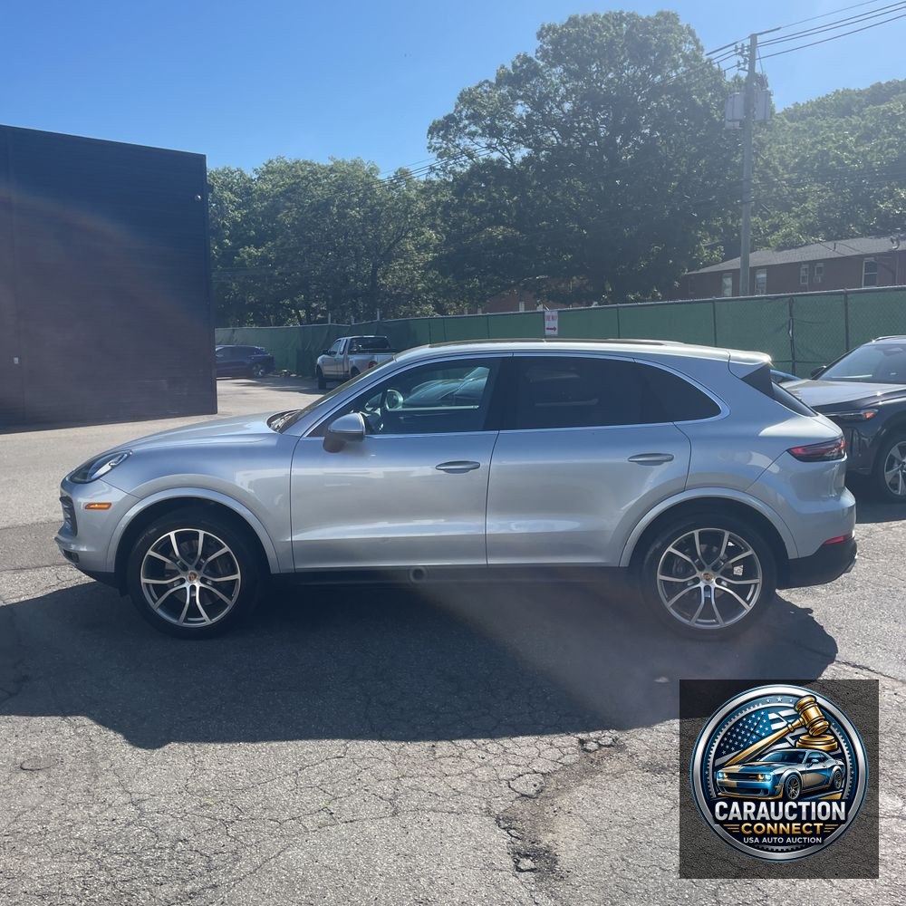 2022 Porsche Cayenne Base