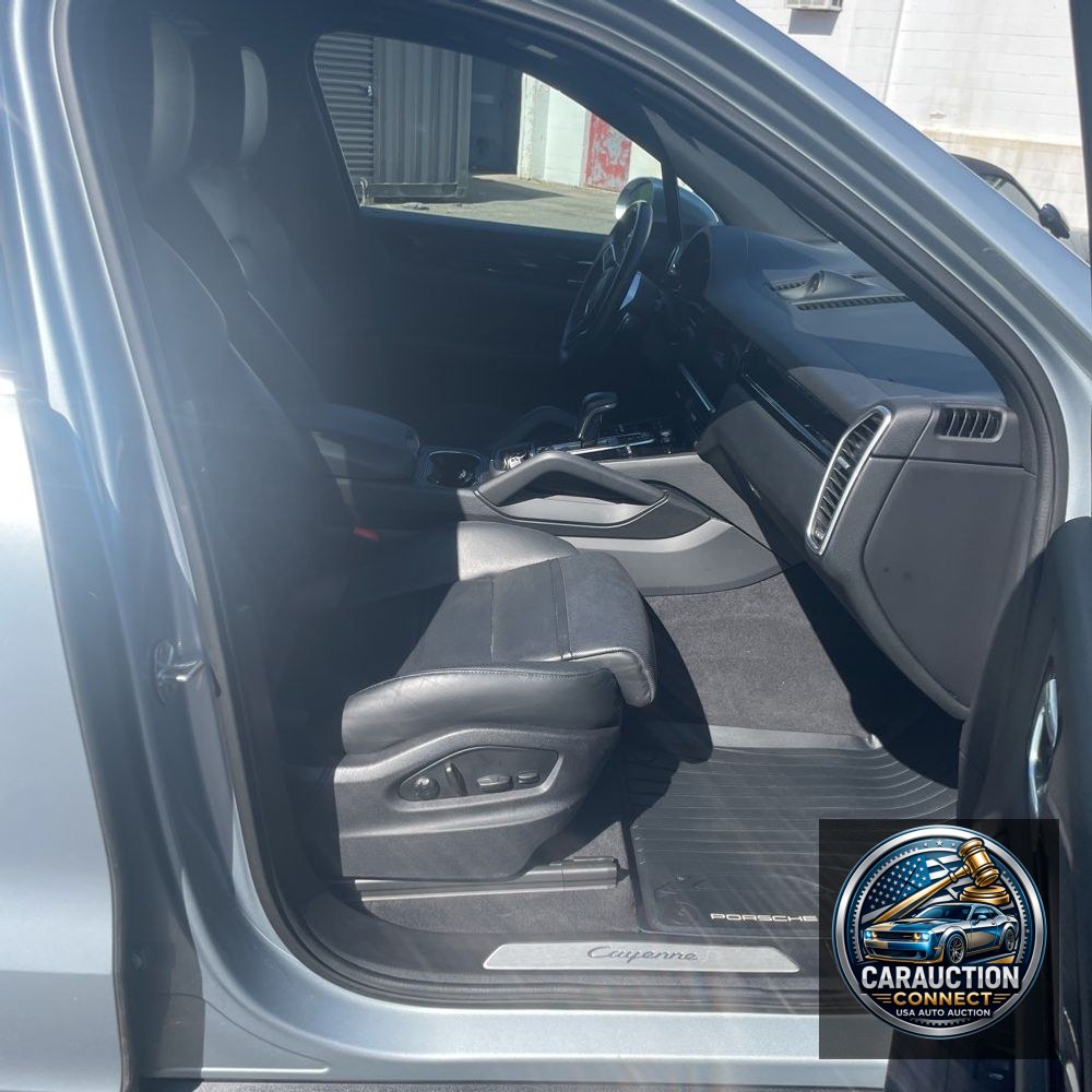 2022 Porsche Cayenne Base