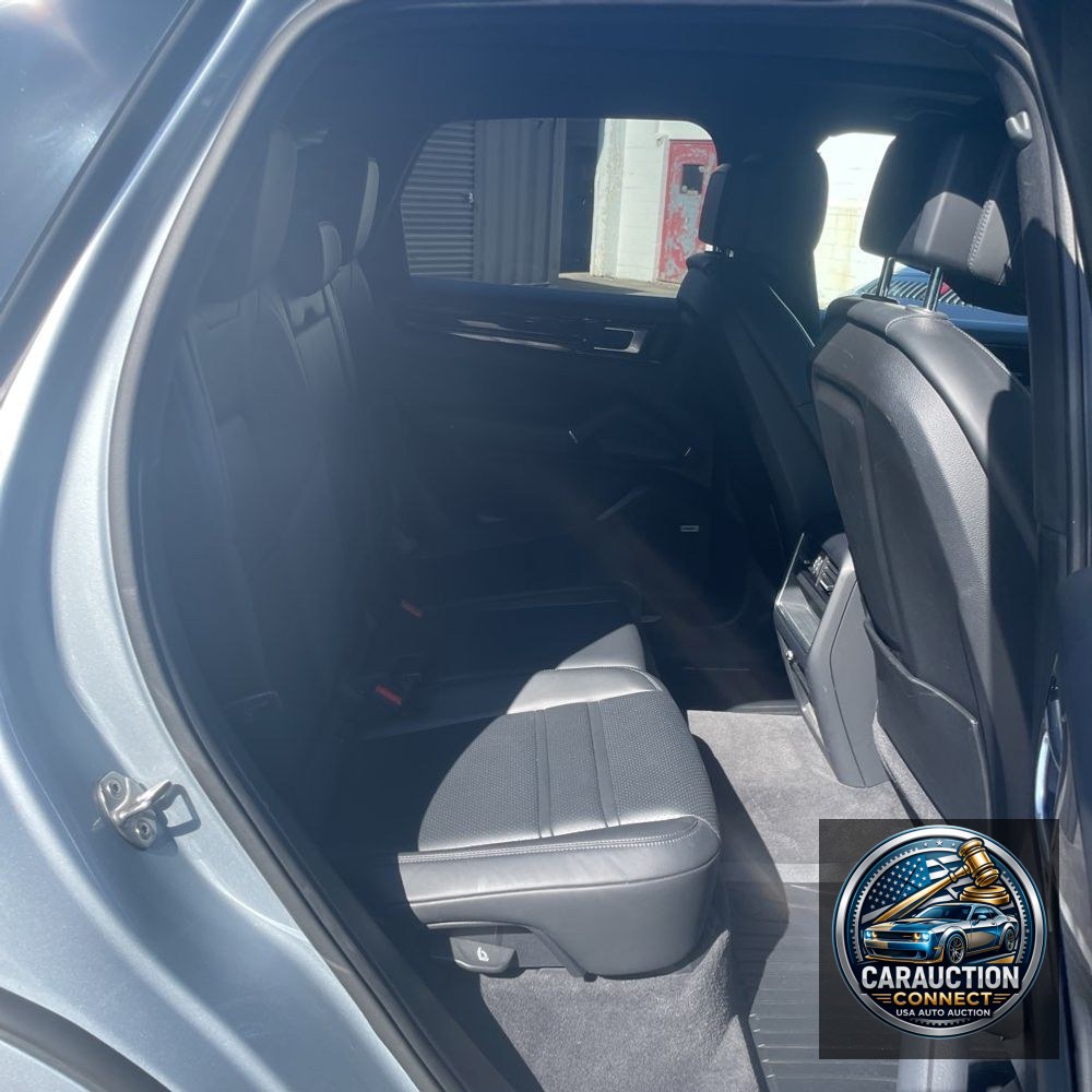 2022 Porsche Cayenne Base