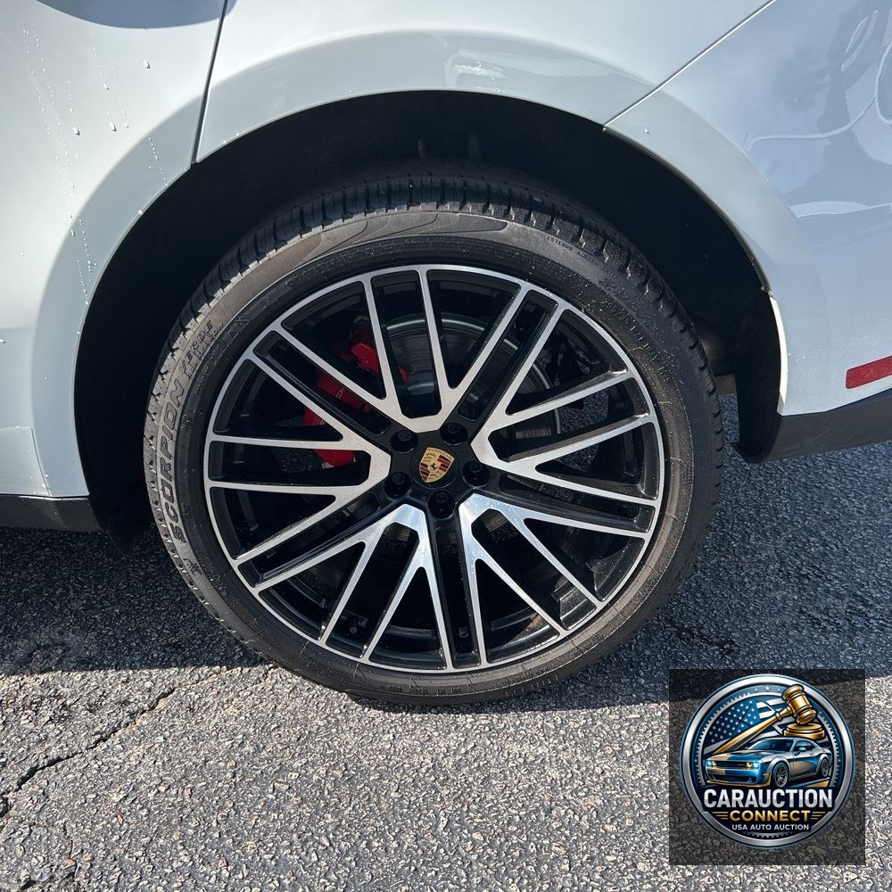 2023 Porsche Macan S