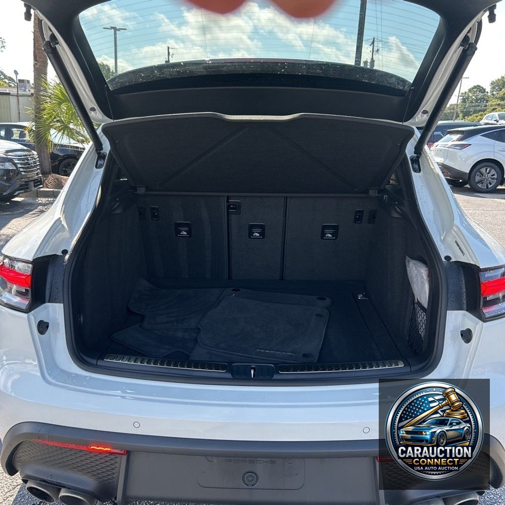 2023 Porsche Macan S