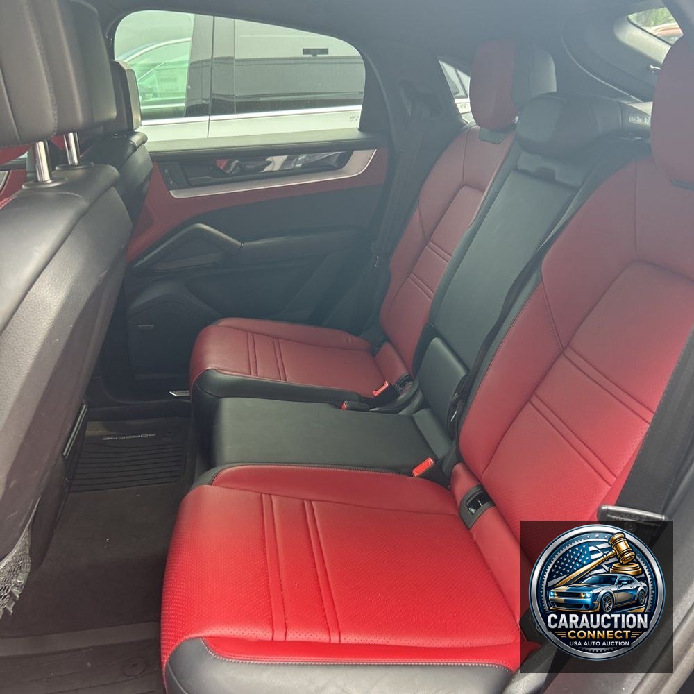 2024 Porsche Cayenne Base