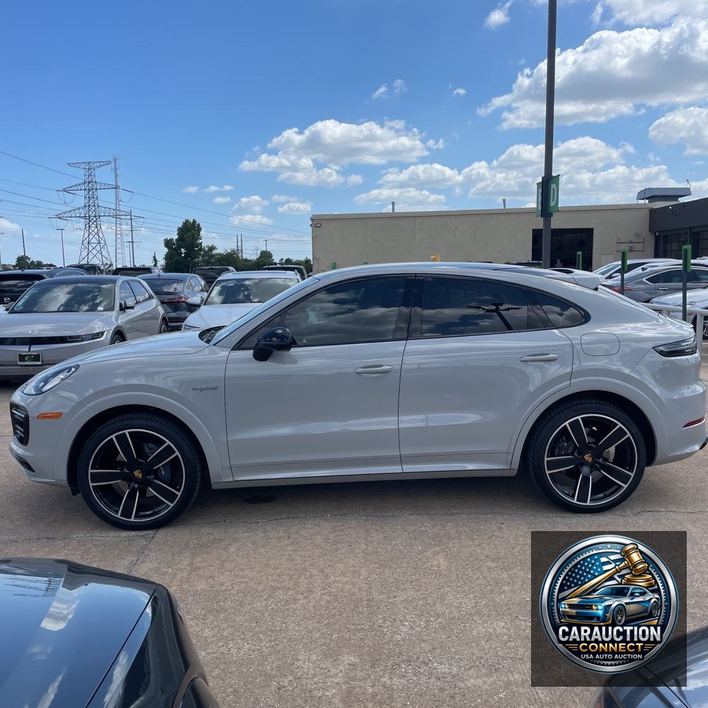 2022 Porsche Cayenne E-Hybrid Coupe