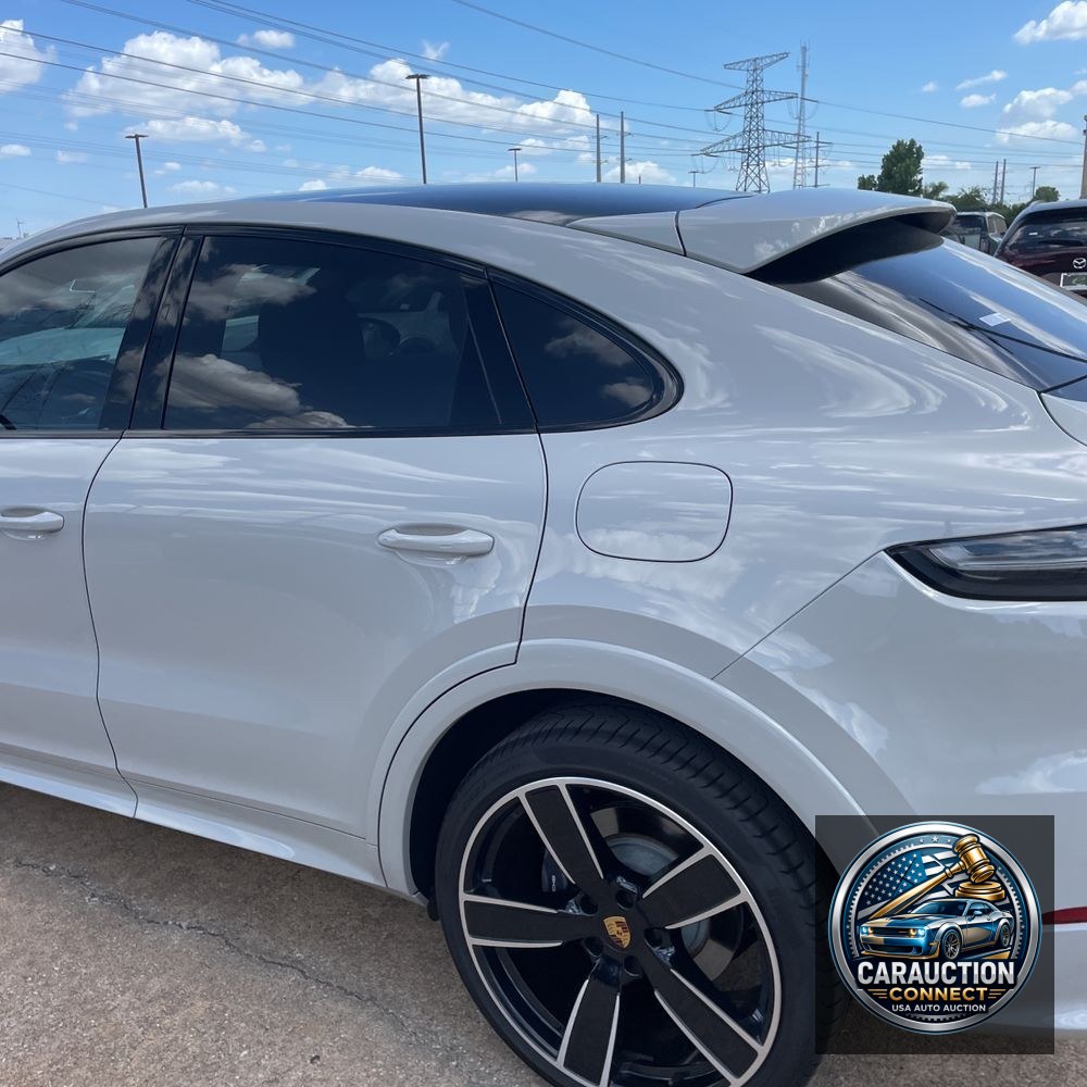 2022 Porsche Cayenne E-Hybrid Coupe