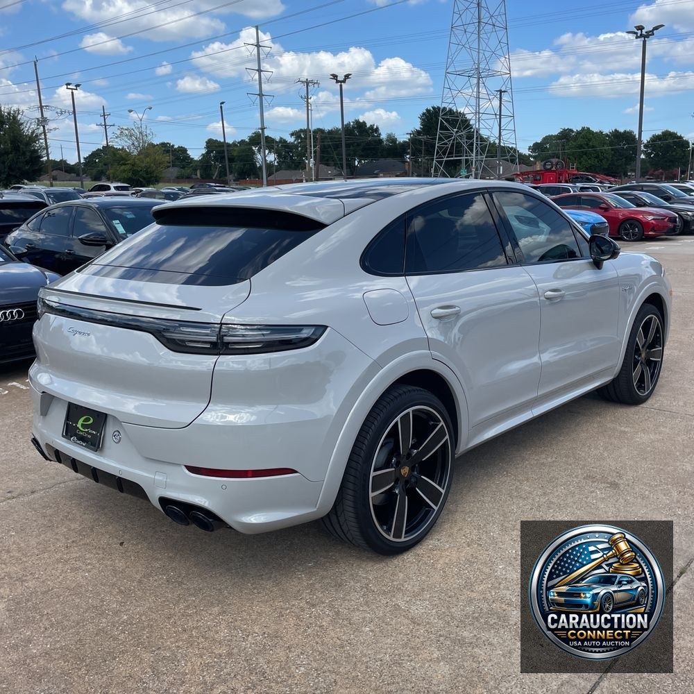 2022 Porsche Cayenne E-Hybrid Coupe