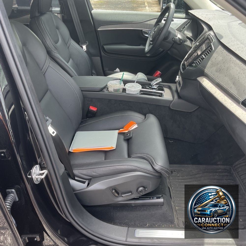 2025 Volvo XC90 B6 - Ultra