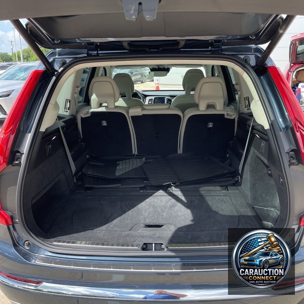 2022 Volvo XC90 T8 - Inscription Exp