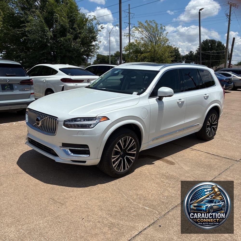 2023 Volvo XC90 T8 - Plus