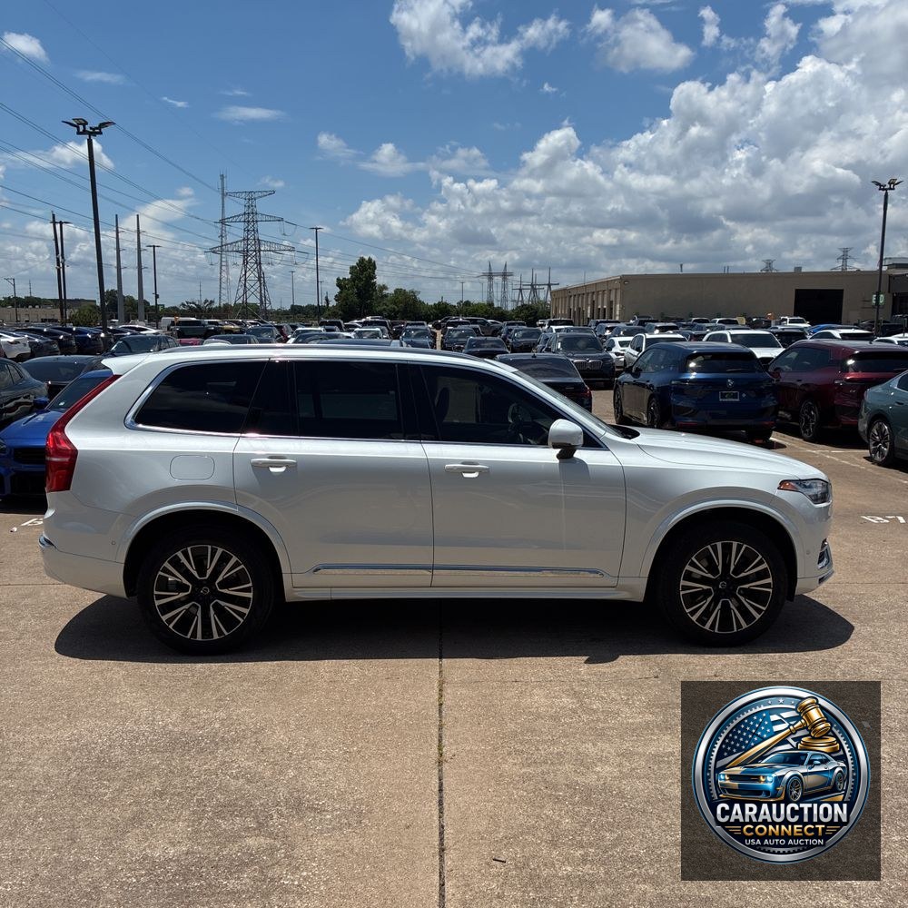 2023 Volvo XC90 T8 - Plus