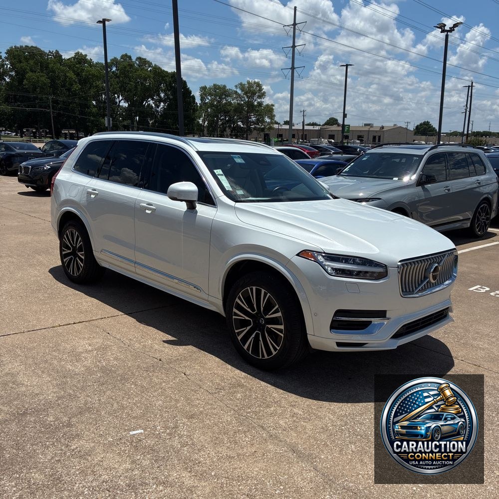 2023 Volvo XC90 T8 - Plus