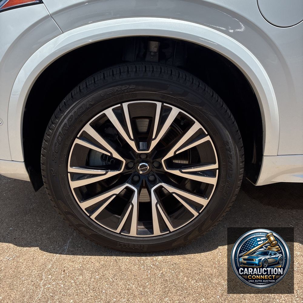 2023 Volvo XC90 T8 - Plus