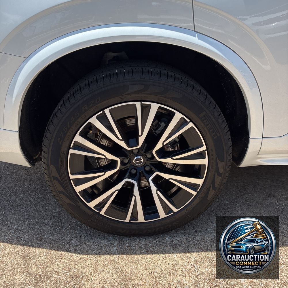 2023 Volvo XC90 T8 - Plus