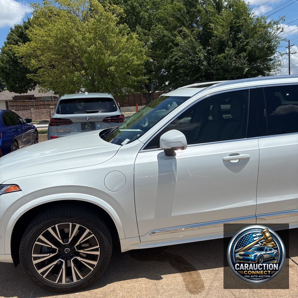 2023 Volvo XC90 T8 - Plus