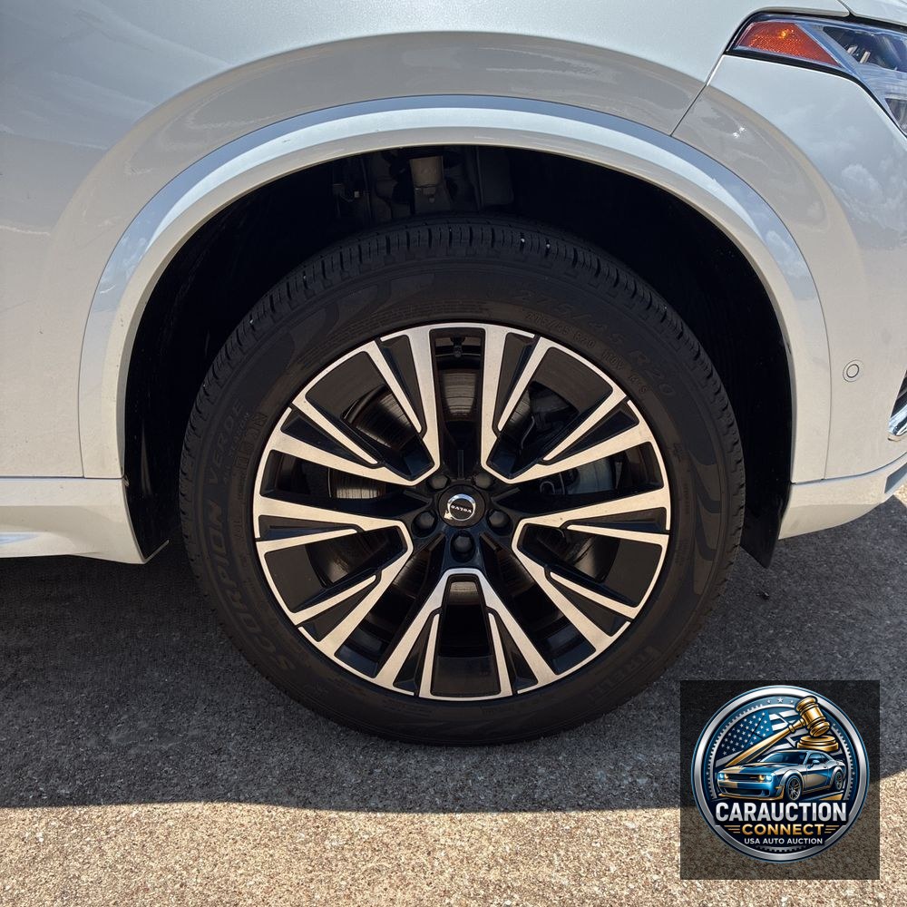 2023 Volvo XC90 T8 - Plus