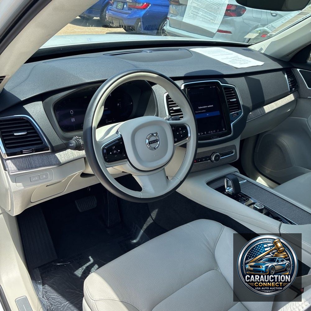 2023 Volvo XC90 T8 - Plus