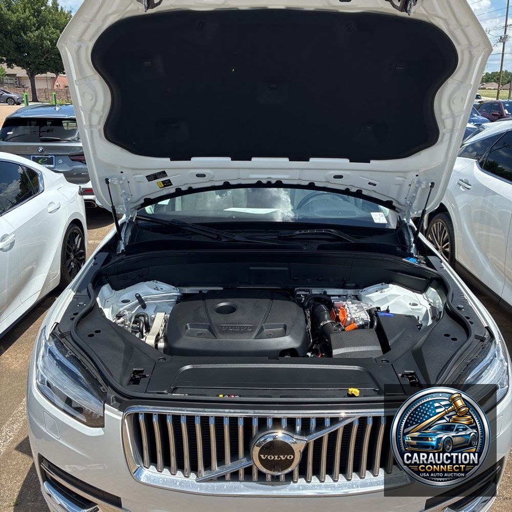 2023 Volvo XC90 T8 - Plus