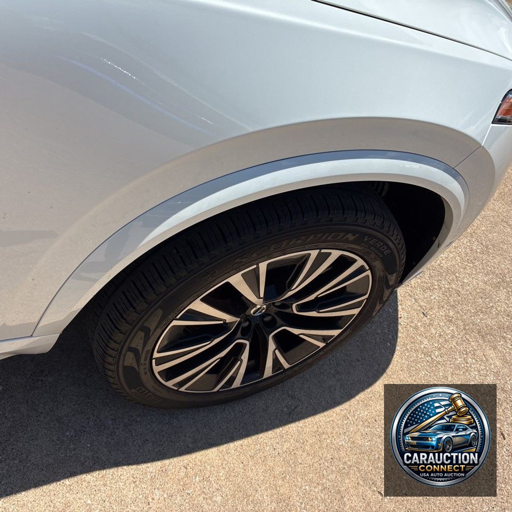 2023 Volvo XC90 T8 - Plus