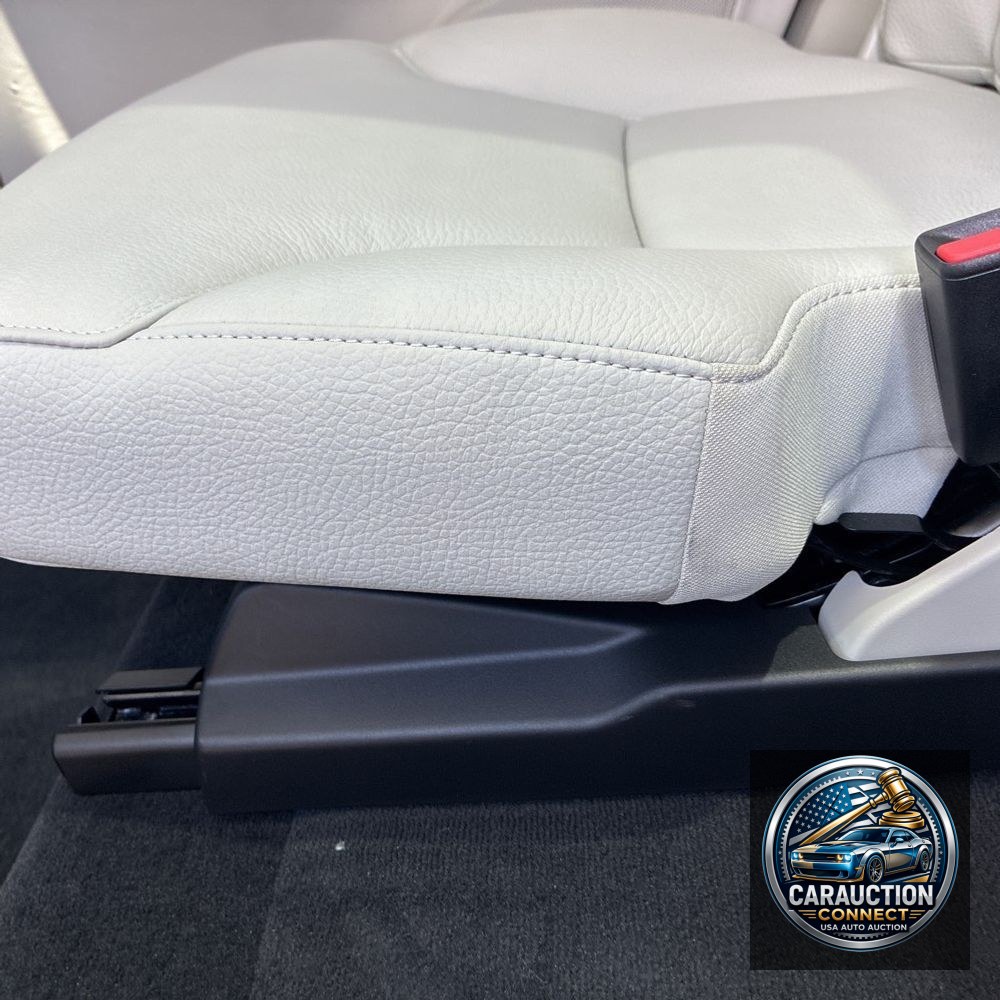 2023 Volvo XC90 T8 - Plus