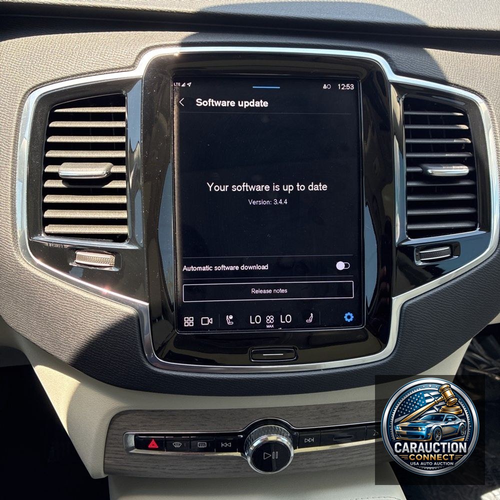 2023 Volvo XC90 T8 - Plus