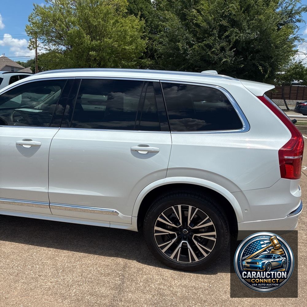 2023 Volvo XC90 T8 - Plus