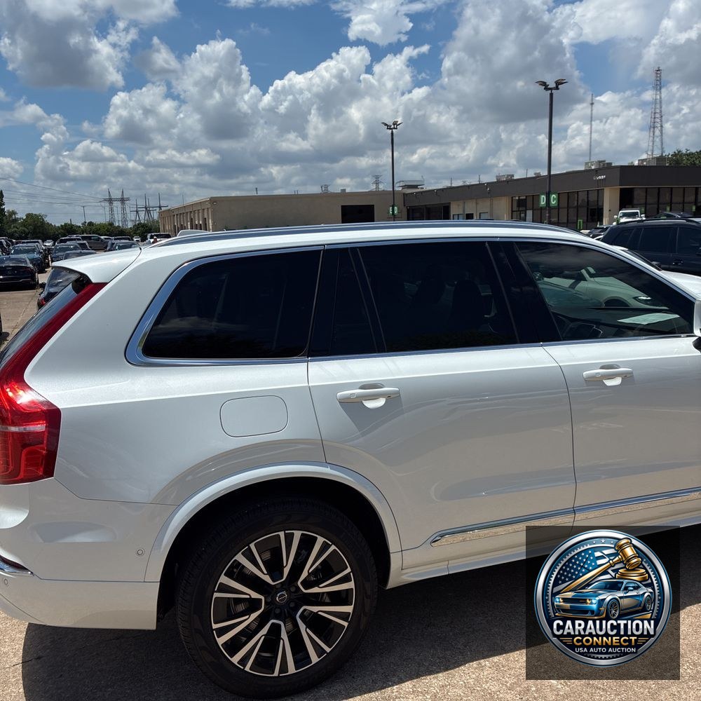 2023 Volvo XC90 T8 - Plus