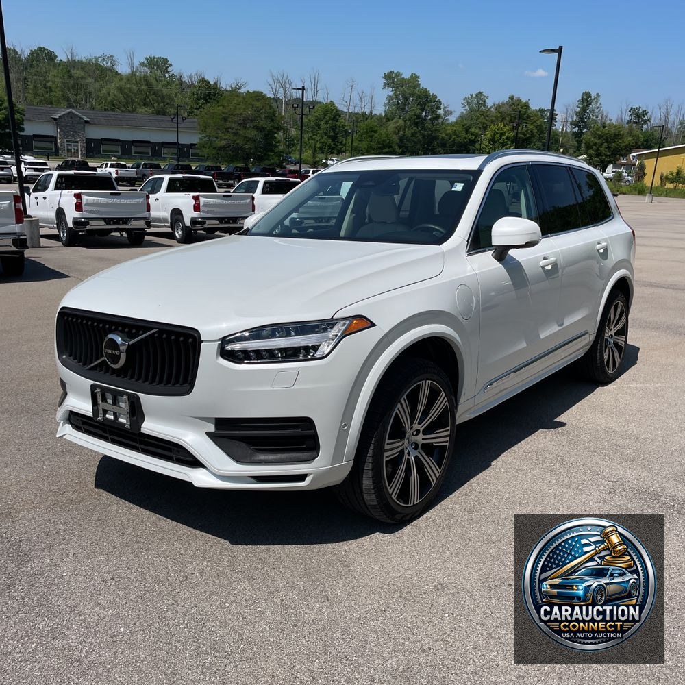 2023 Volvo XC90 T8 - Plus