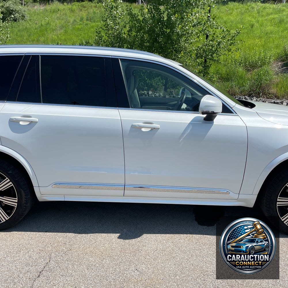 2023 Volvo XC90 T8 - Plus