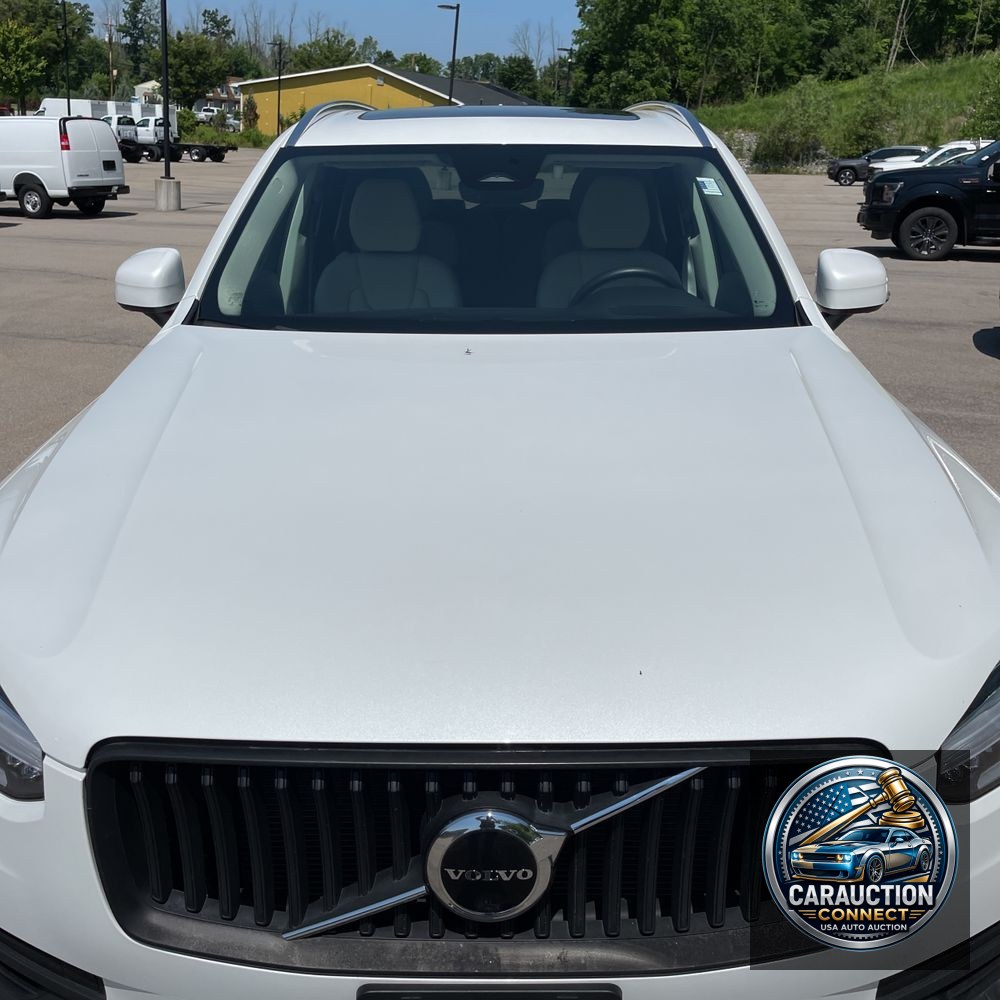 2023 Volvo XC90 T8 - Plus