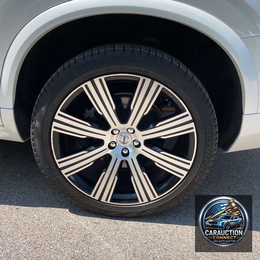 2023 Volvo XC90 T8 - Plus