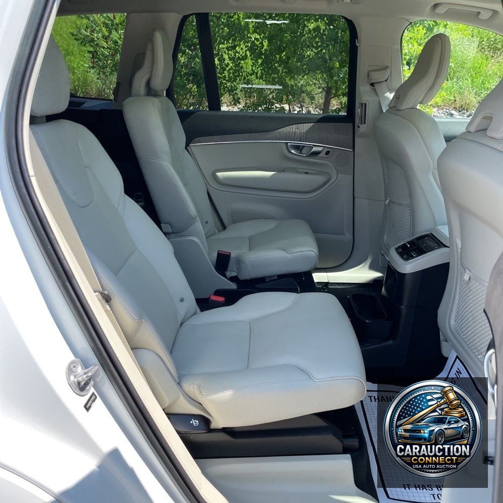 2023 Volvo XC90 T8 - Plus